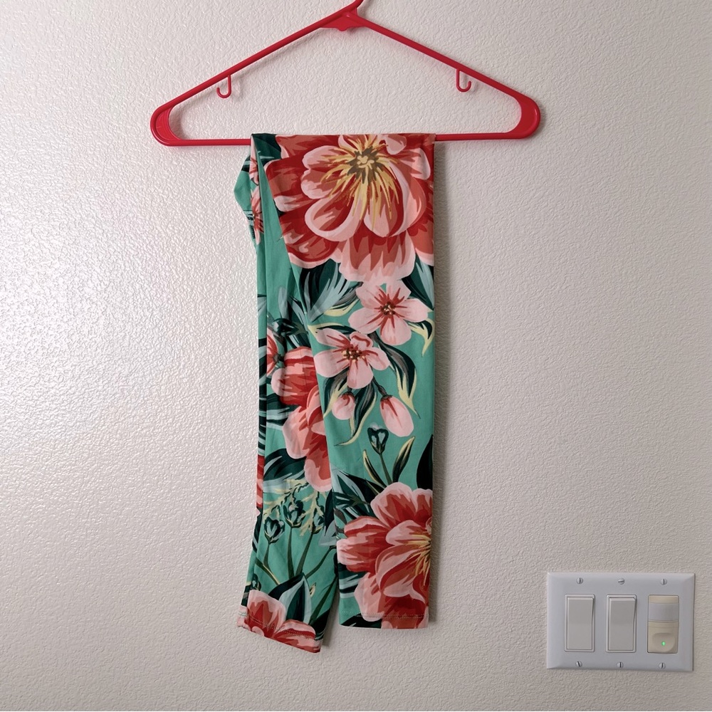 Lularoe OS Leggings - Beautiful Mint Green & Pink Floral Flower Pattern Leggings